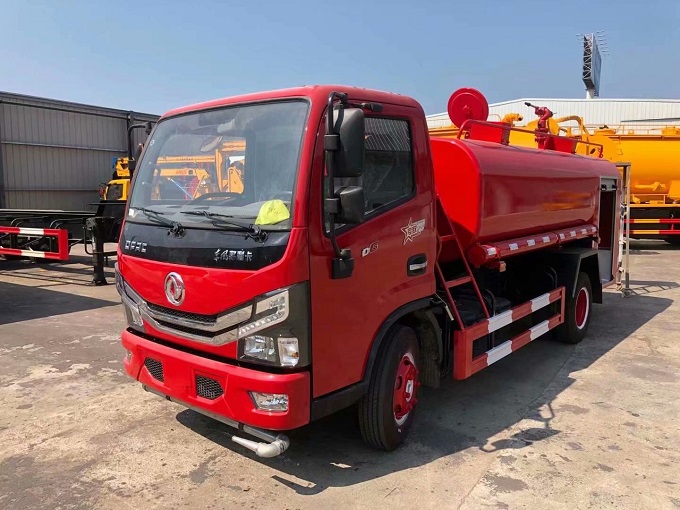 东风4.5吨消防洒水车