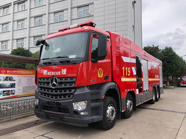国六奔驰18吨泡沫消防车