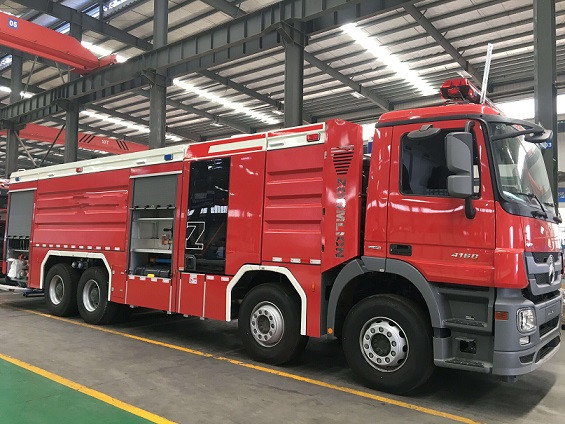 国六奔驰18吨水罐消防车